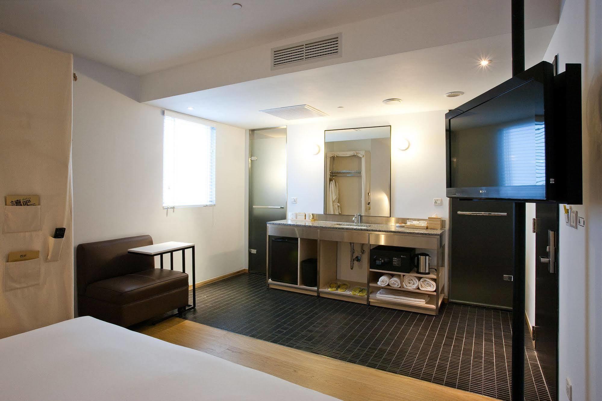 Amba Taipei Ximending Hotel Exterior photo
