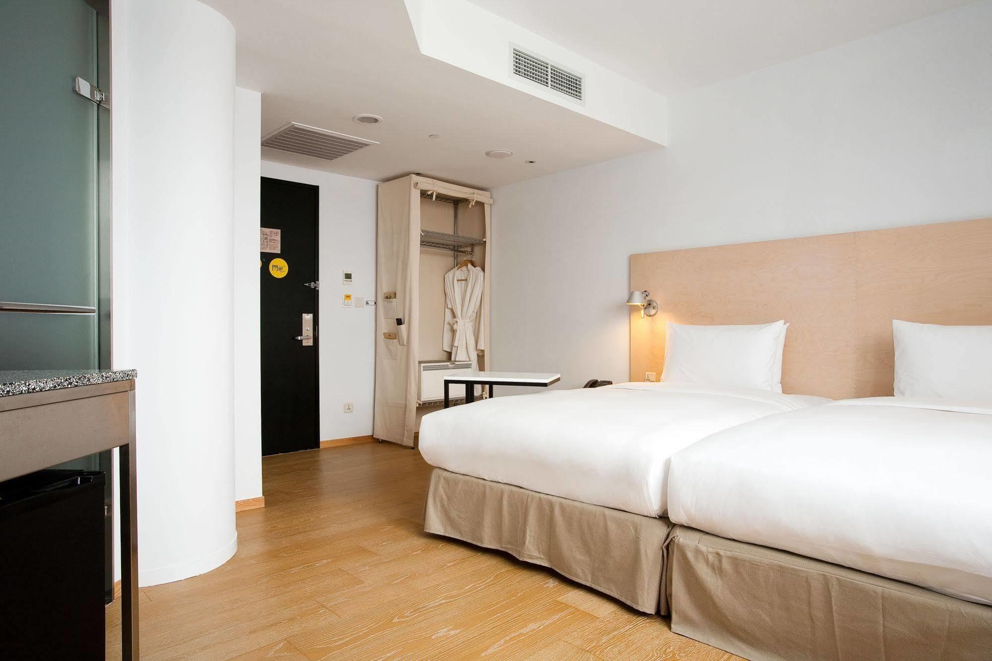 Amba Taipei Ximending Hotel Exterior photo