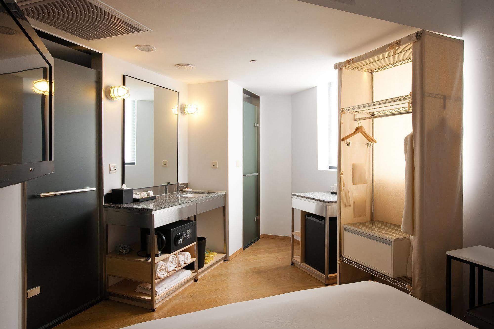 Amba Taipei Ximending Hotel Exterior photo