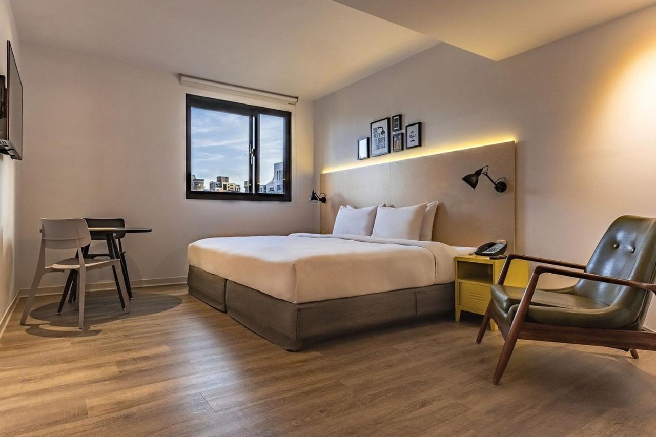 Amba Taipei Ximending Hotel Exterior photo